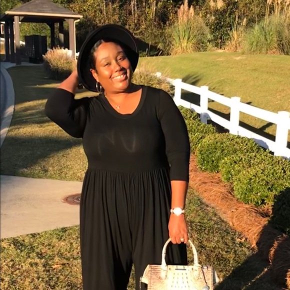 Meet your Posher, Erika - Picture 1 of 2